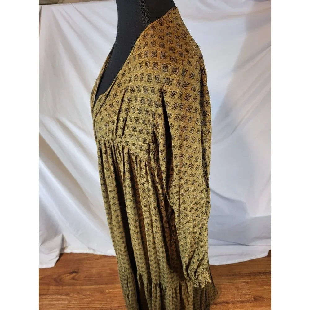Carly Jean Size XS Geometric Olive Green Long Sleeve Tiered Maxi Dress